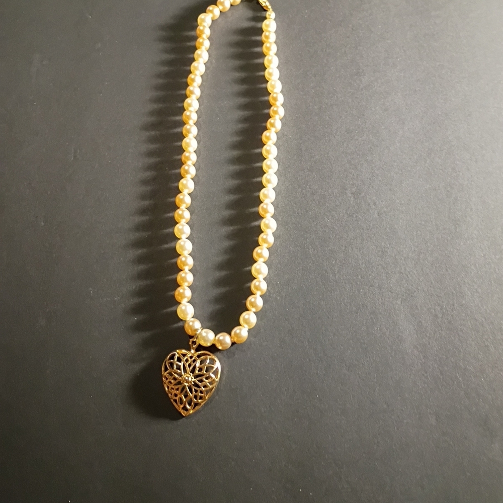 Gold Heart Pendant Pearl Necklace